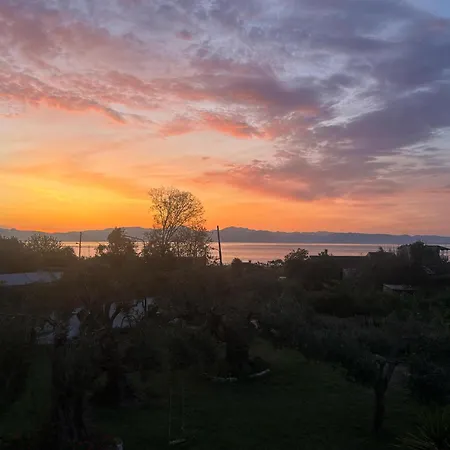 Firefly Georgios 12 Moraḯtika